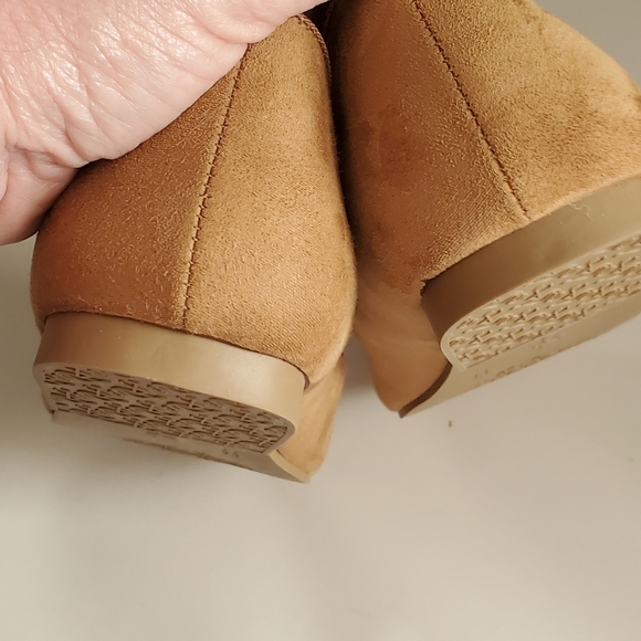 Seven For Man Kind Tan Suede Slip Ons NWOT.  Sz 11. - Picture 6 of 8